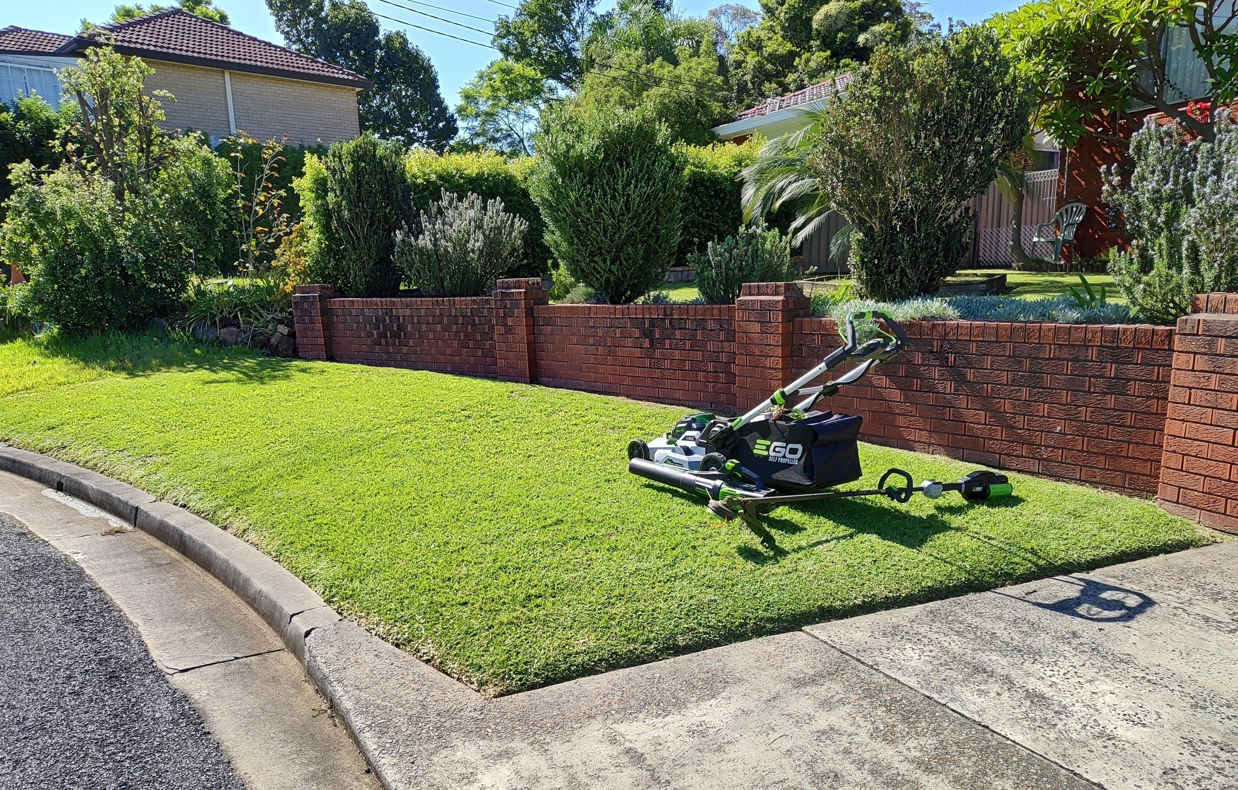 Lawn Mowing & Gardening Services Sydney | Aussie Blade Lawn & Garden